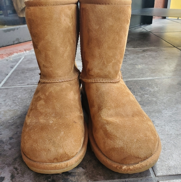 UGG classic short II chestnut medium tan uggs boots booties size 4 - Picture 10 of 11